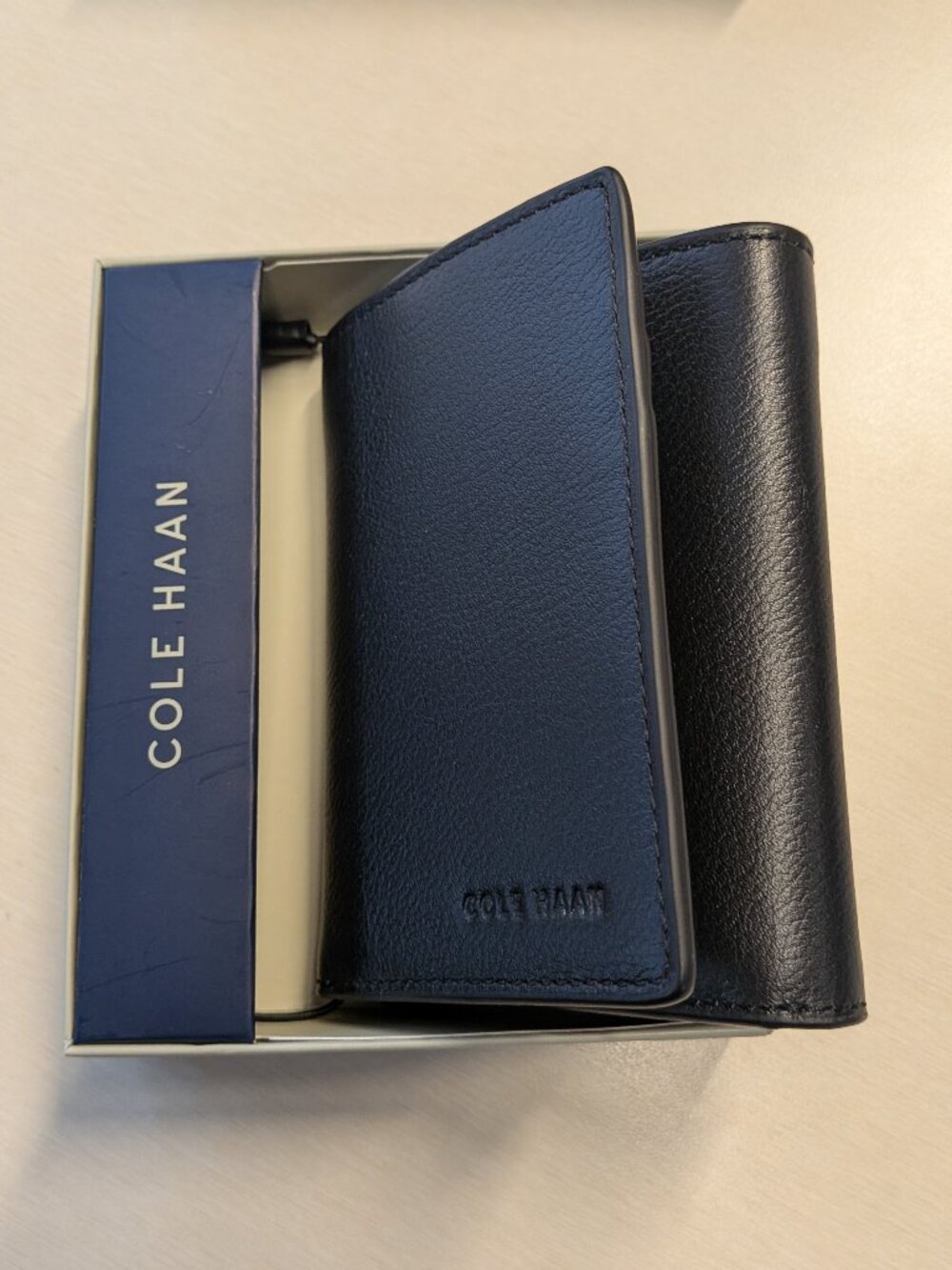 Cole Haan Men’s Black Genuine Leather Trifold Wallet: NEW in Gift Box